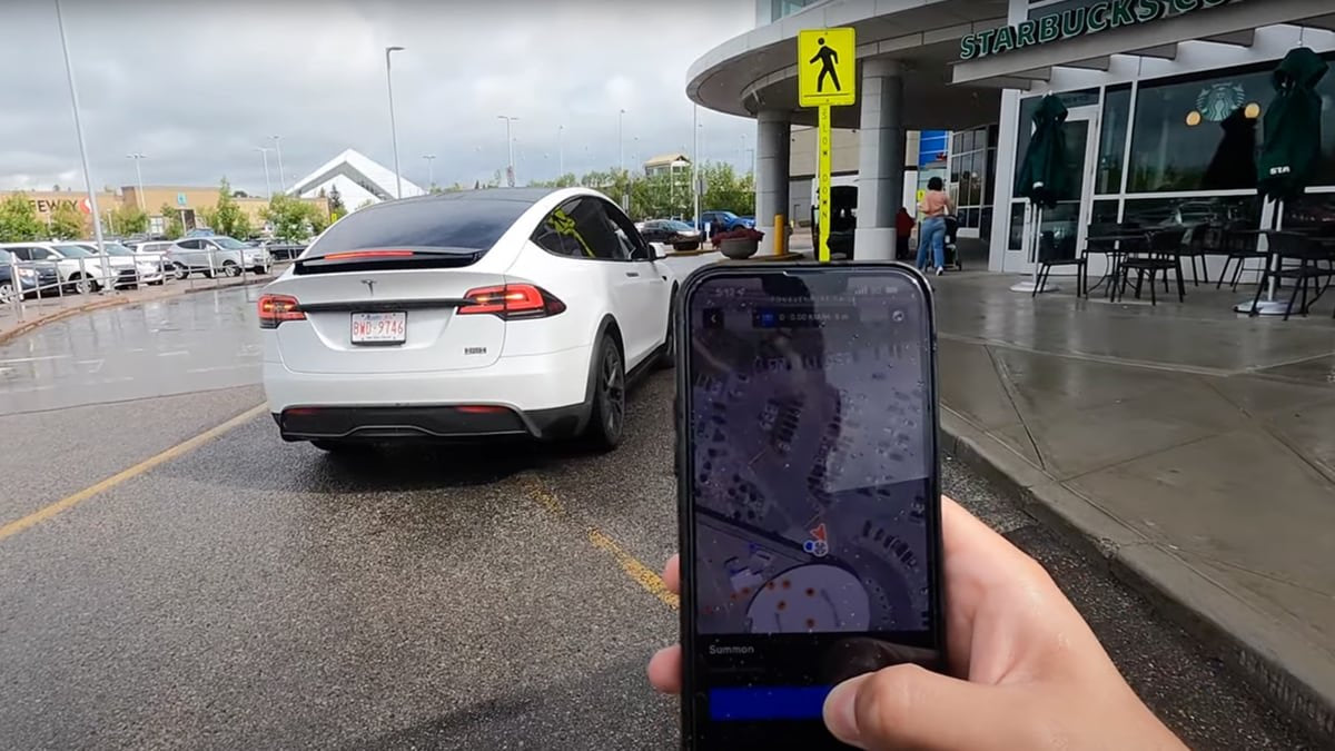 Tesla Labels Original Summon ‘Dumb Summon’ on European Pages