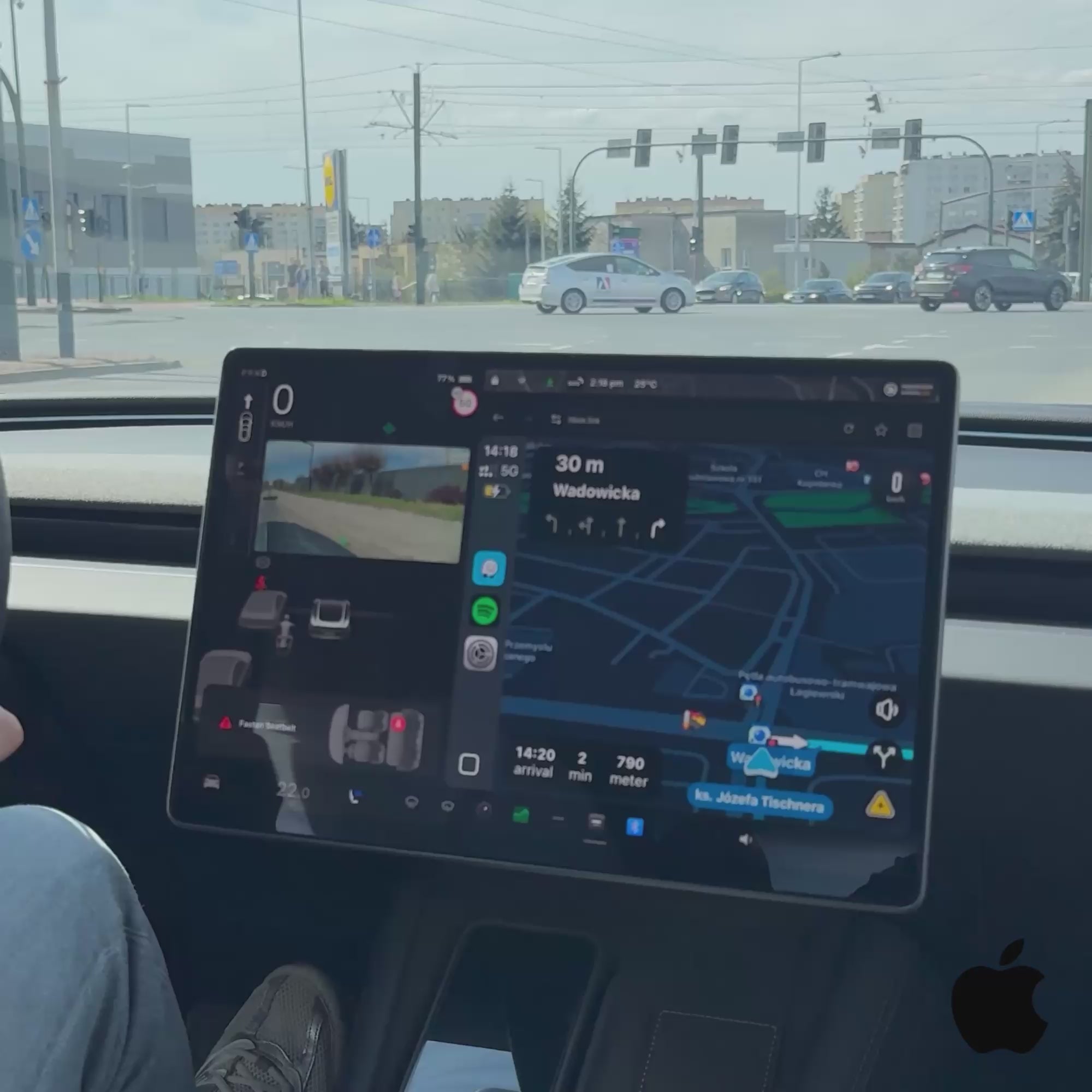 Teslahubs™ Space Box – CarPlay für Y, 3, S, X, Cybertruck