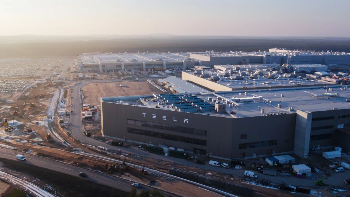 Tesla Plans Second Giga Berlin Hall Toward 1 Million Vehicles/Year