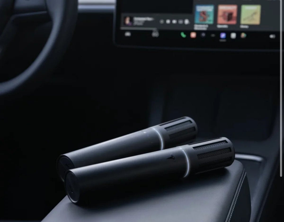 Tesla's New Caraoke App with Live Scoring [VIDEO]