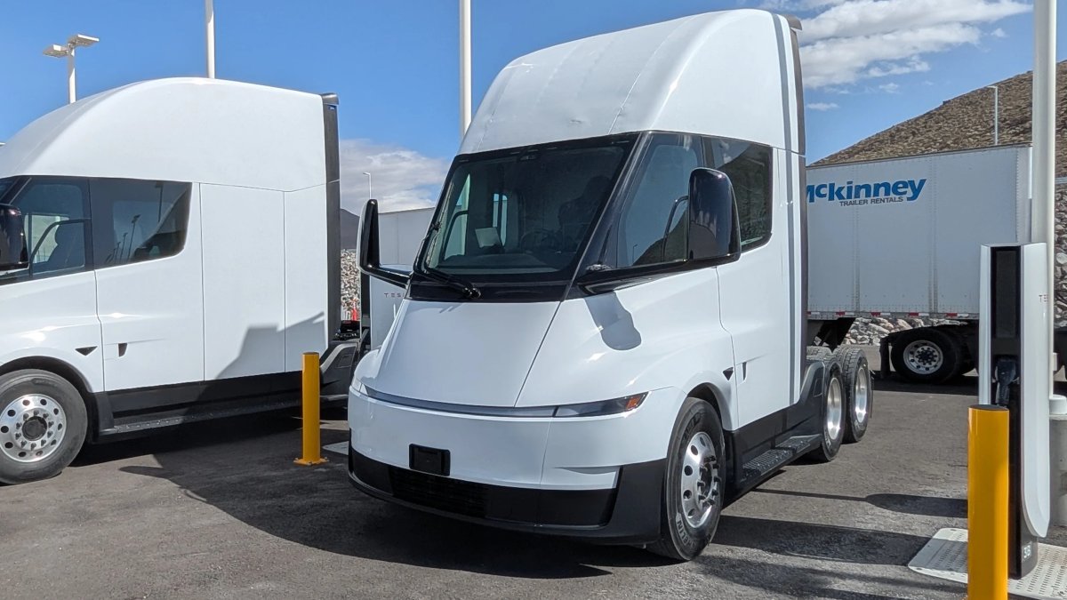 First Look Inside the New Tesla Semi: 10 Cameras, New Window Design an – Hub