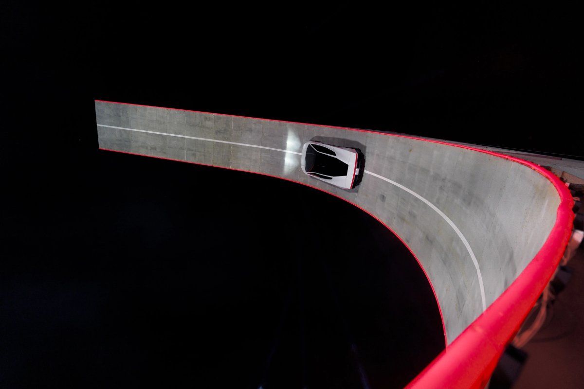 Tesla Building Looping Track at Texas HQ for Roadster Stunts