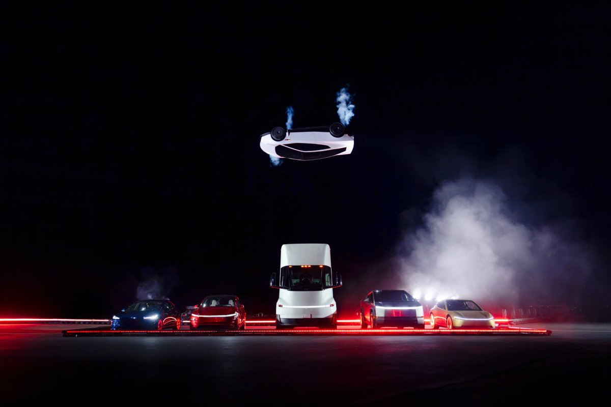 Tesla Roadster Debuts With Flight, 0-60 in 0.81s; Production 2028