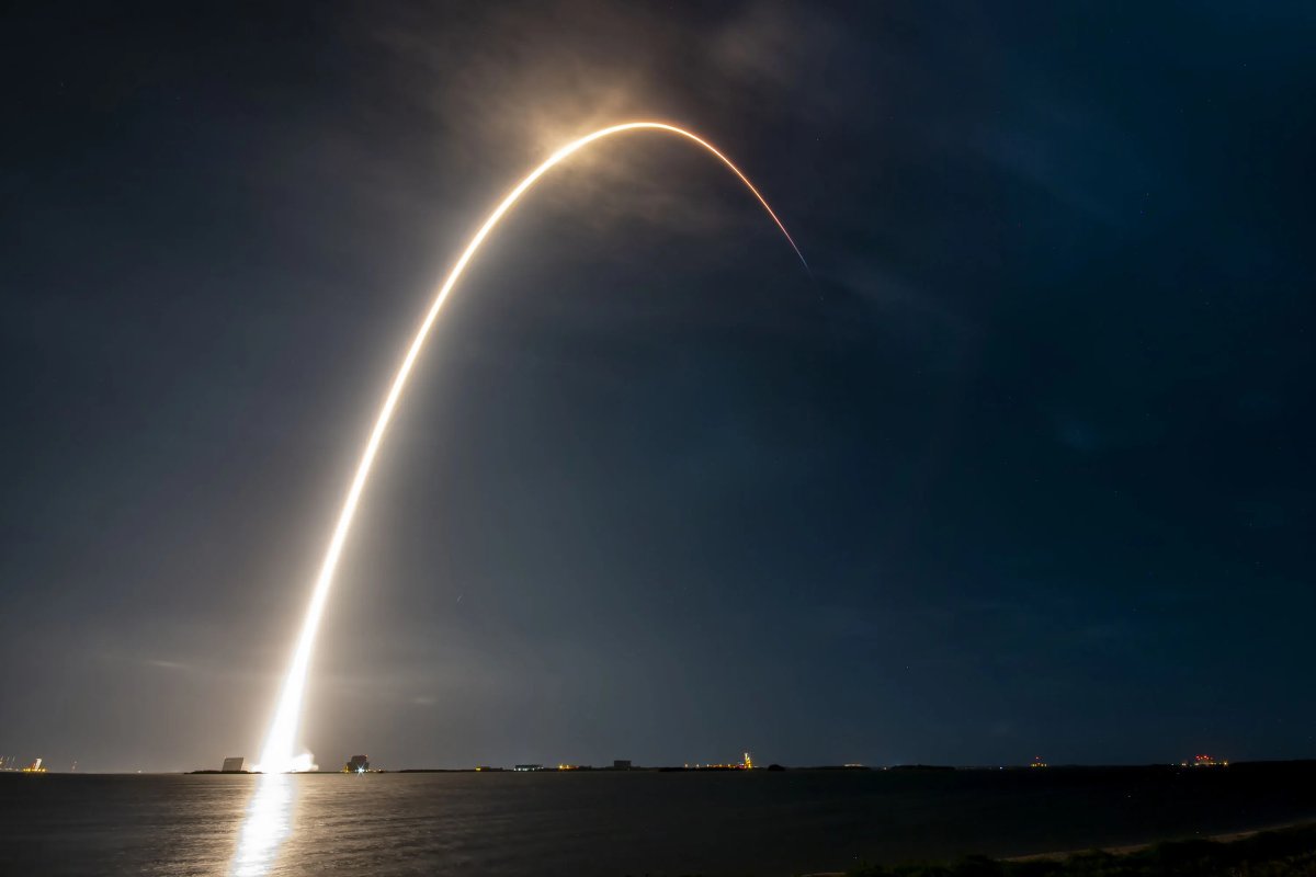 SpaceX Aims for 150Mbps to Cell Phones: What It Means for Tesla