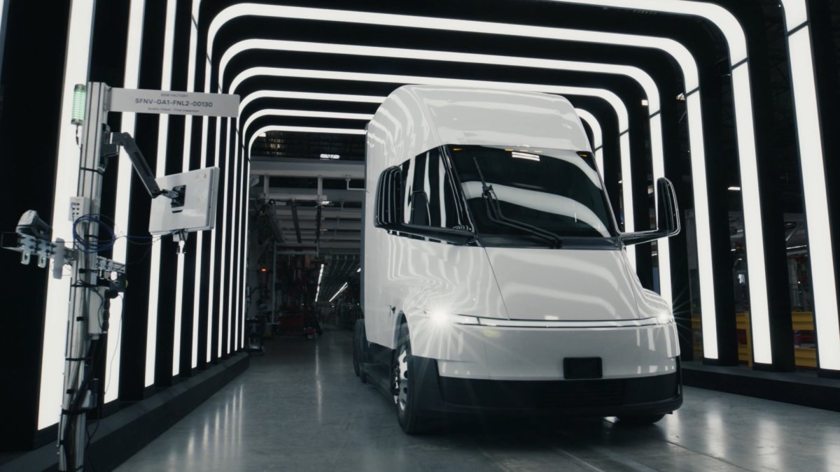 Tesla Unveils Next-Gen Heat Pump and Drivetrain for Semi