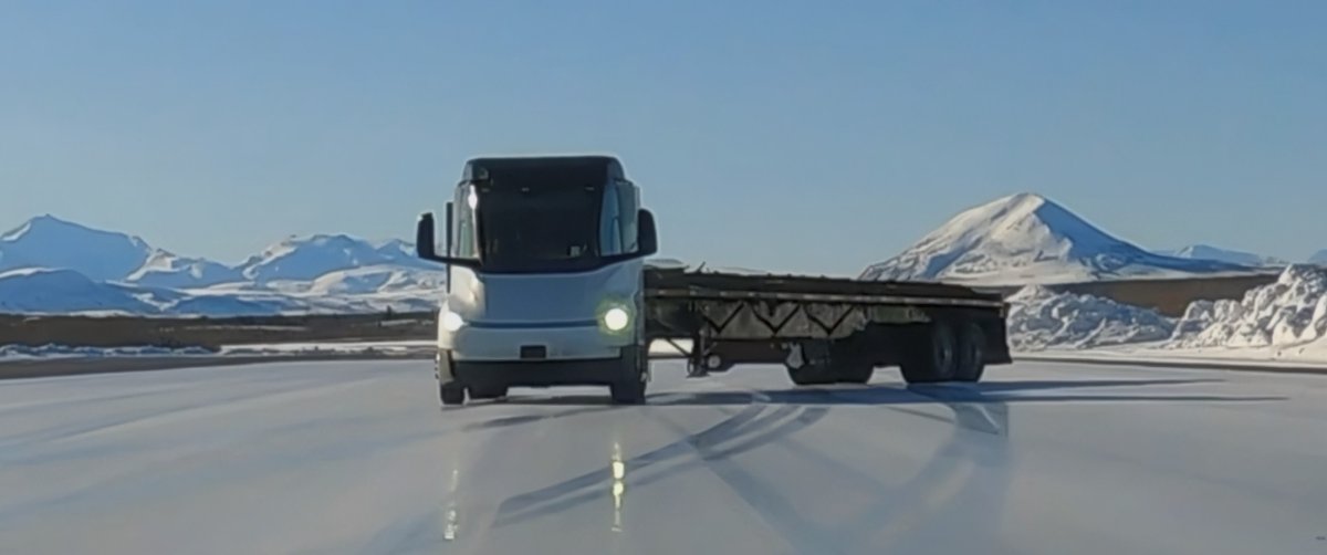 Tesla Semi Includes Vehicle Dynamic Controls That Can Prevent Jackknifing [VIDEO]