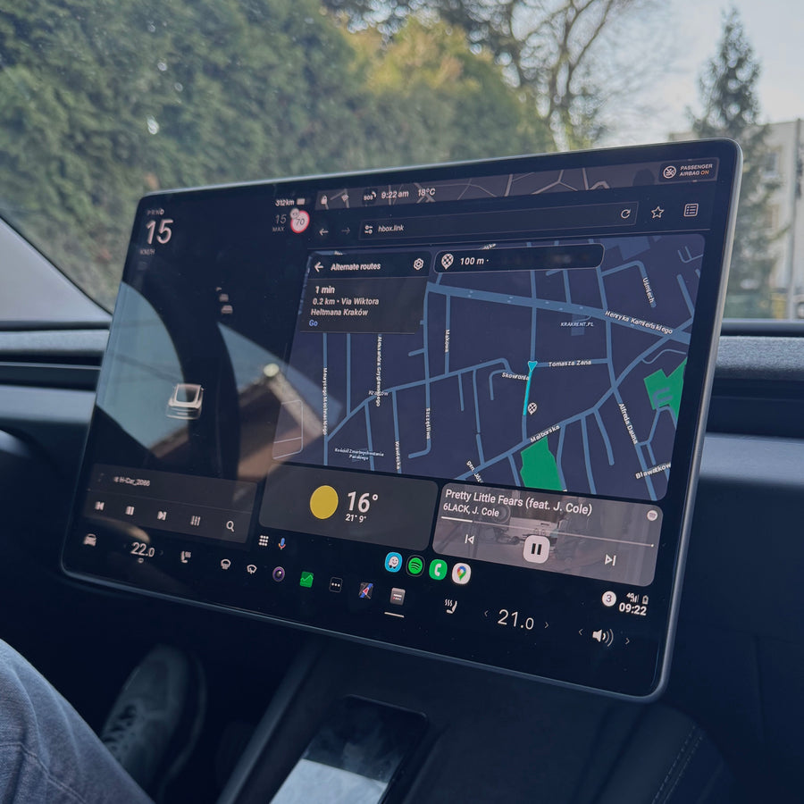 Space Box connected to the Tesla USB port