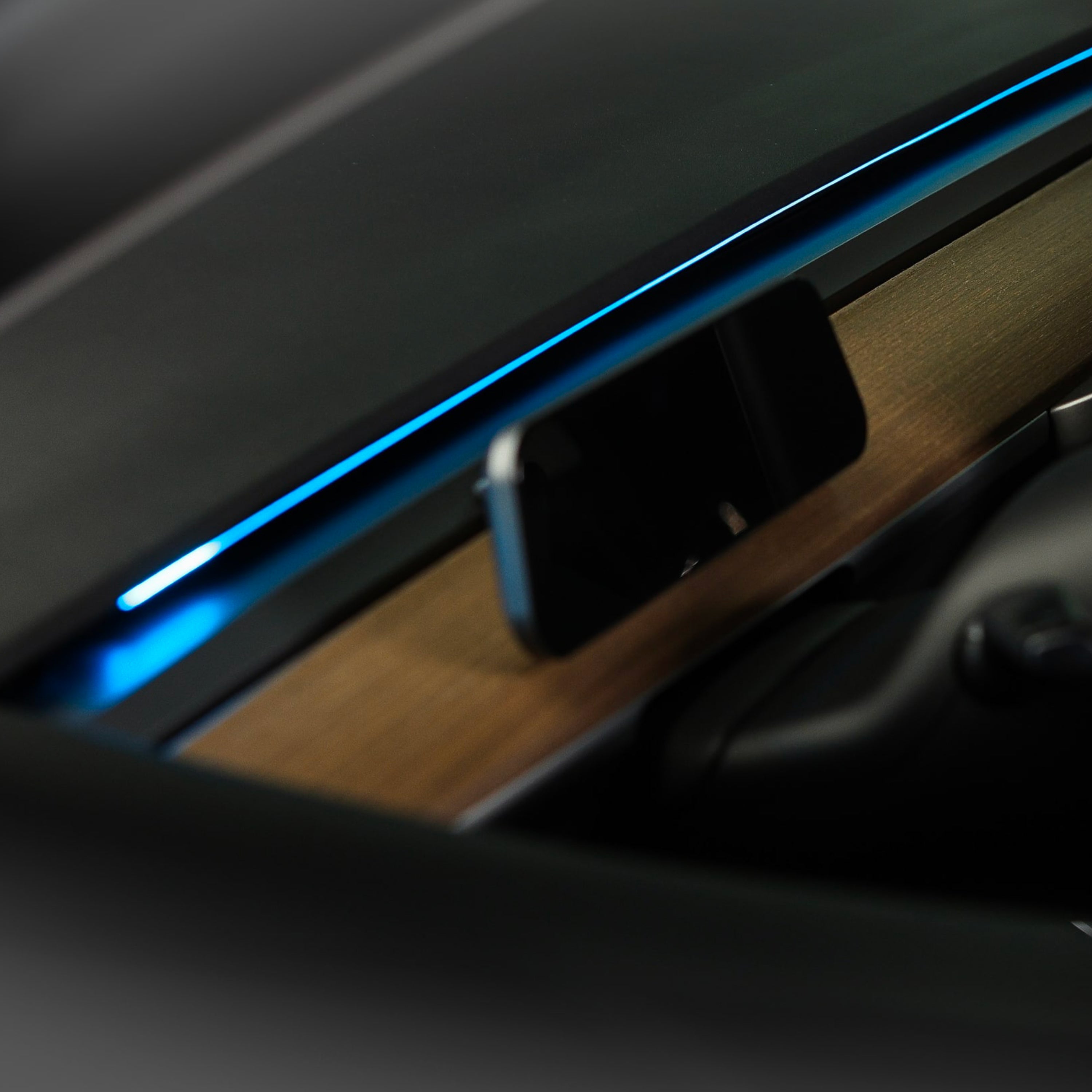 TeslaHubs™ RGB Armaturenbrettbeleuchtung mit BLIS