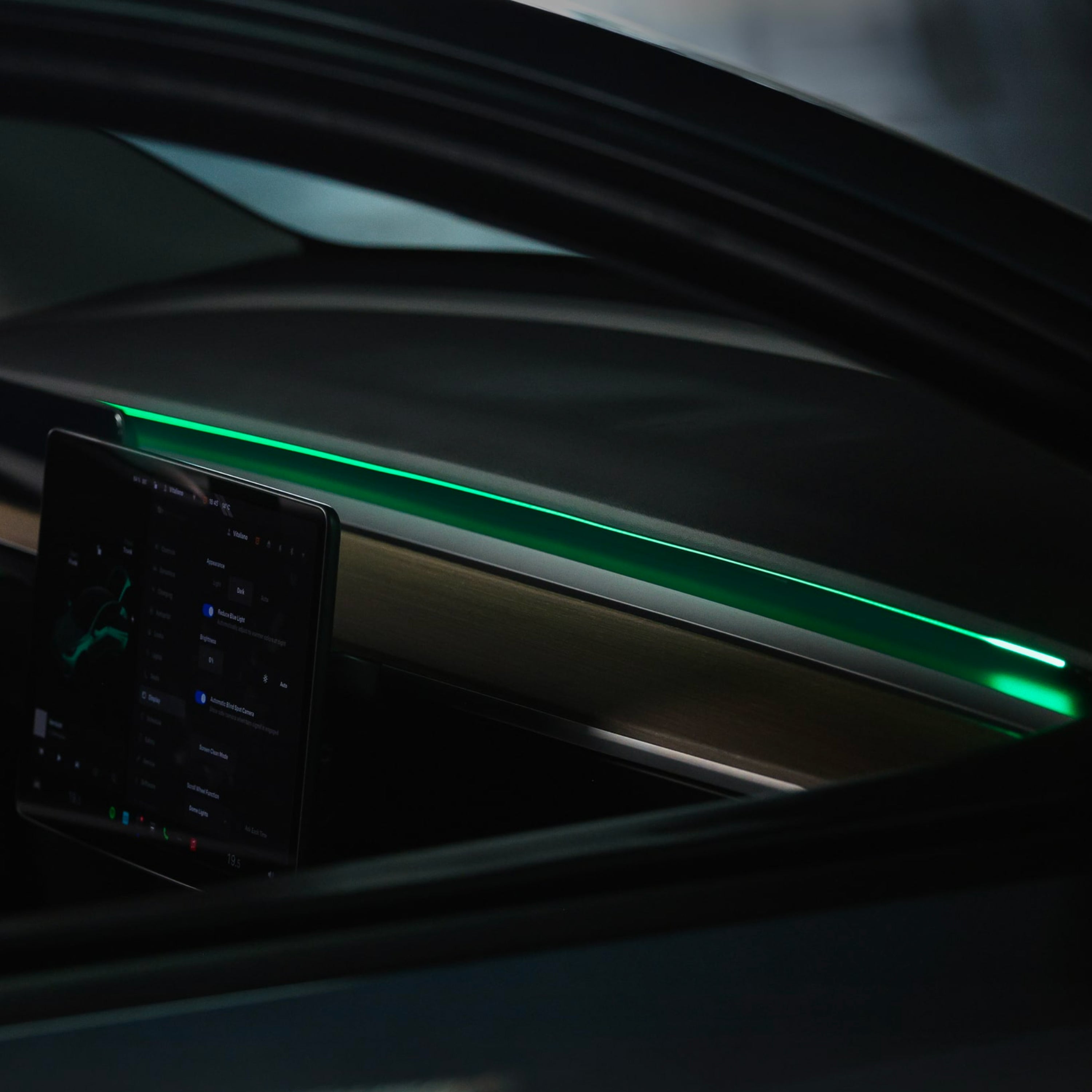 TeslaHubs™ RGB Armaturenbrettbeleuchtung mit BLIS